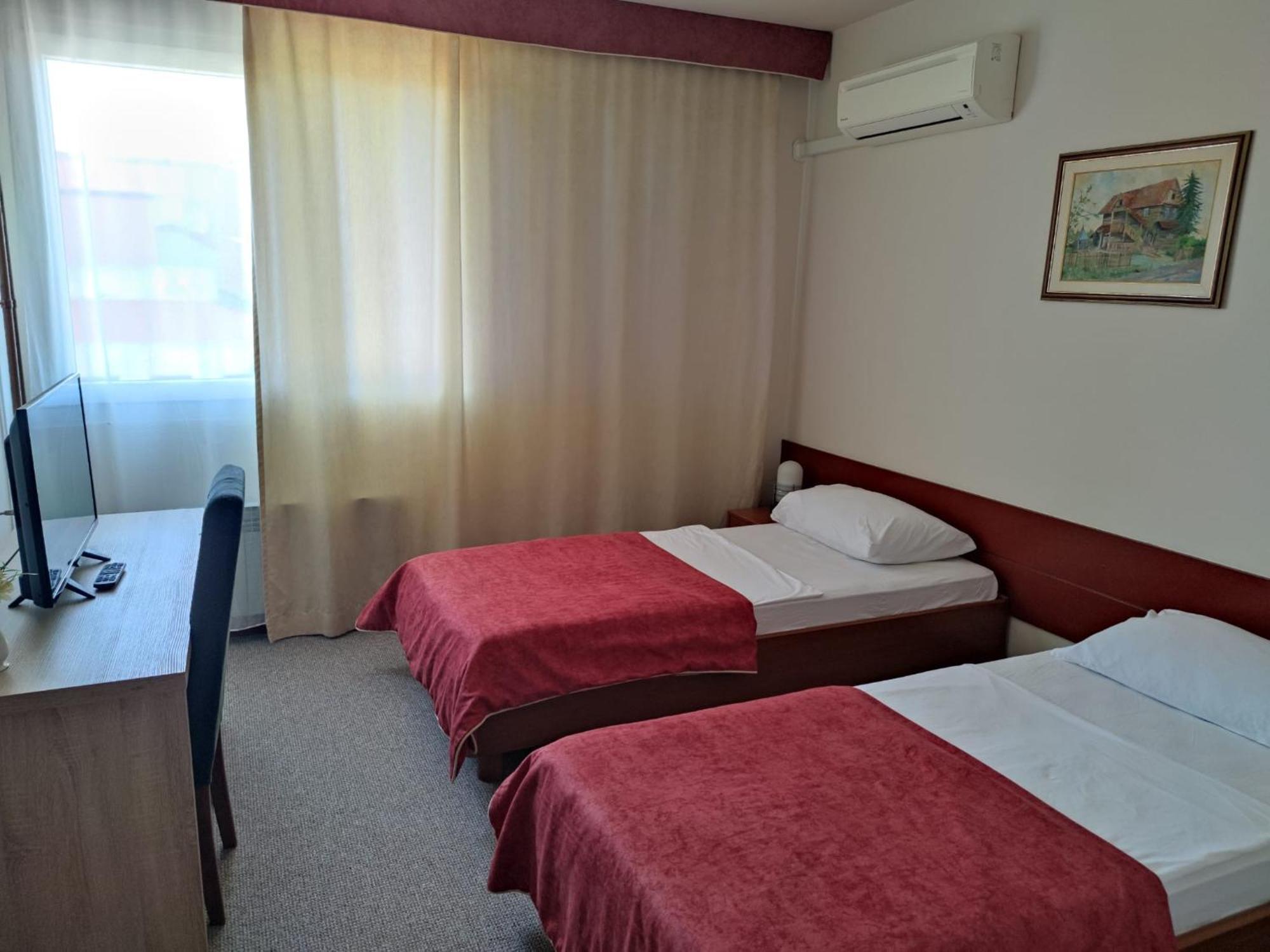 Hotel Kutina Exterior photo